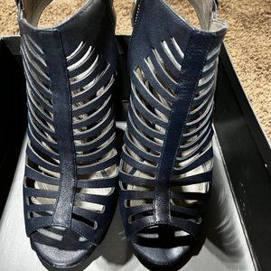 VINCE CAMUTO - APHRODITE (Size 8M)